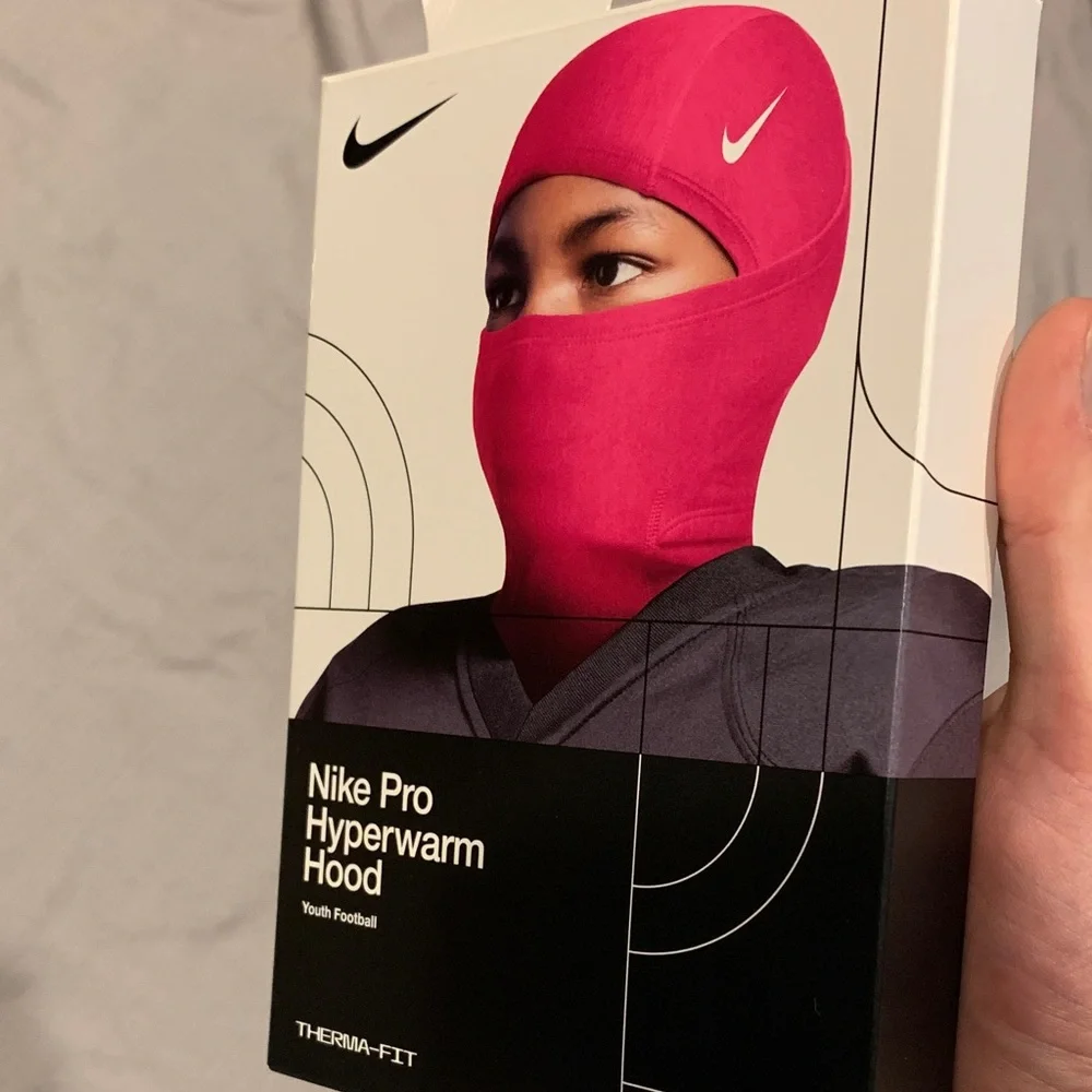 Nike Therma-Fit Pro Hyperwarm Hood in Vibrant Pink